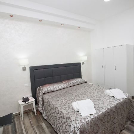 לינה וארוחת בוקר Napoli Garibaldi Square מראה חיצוני תמונה